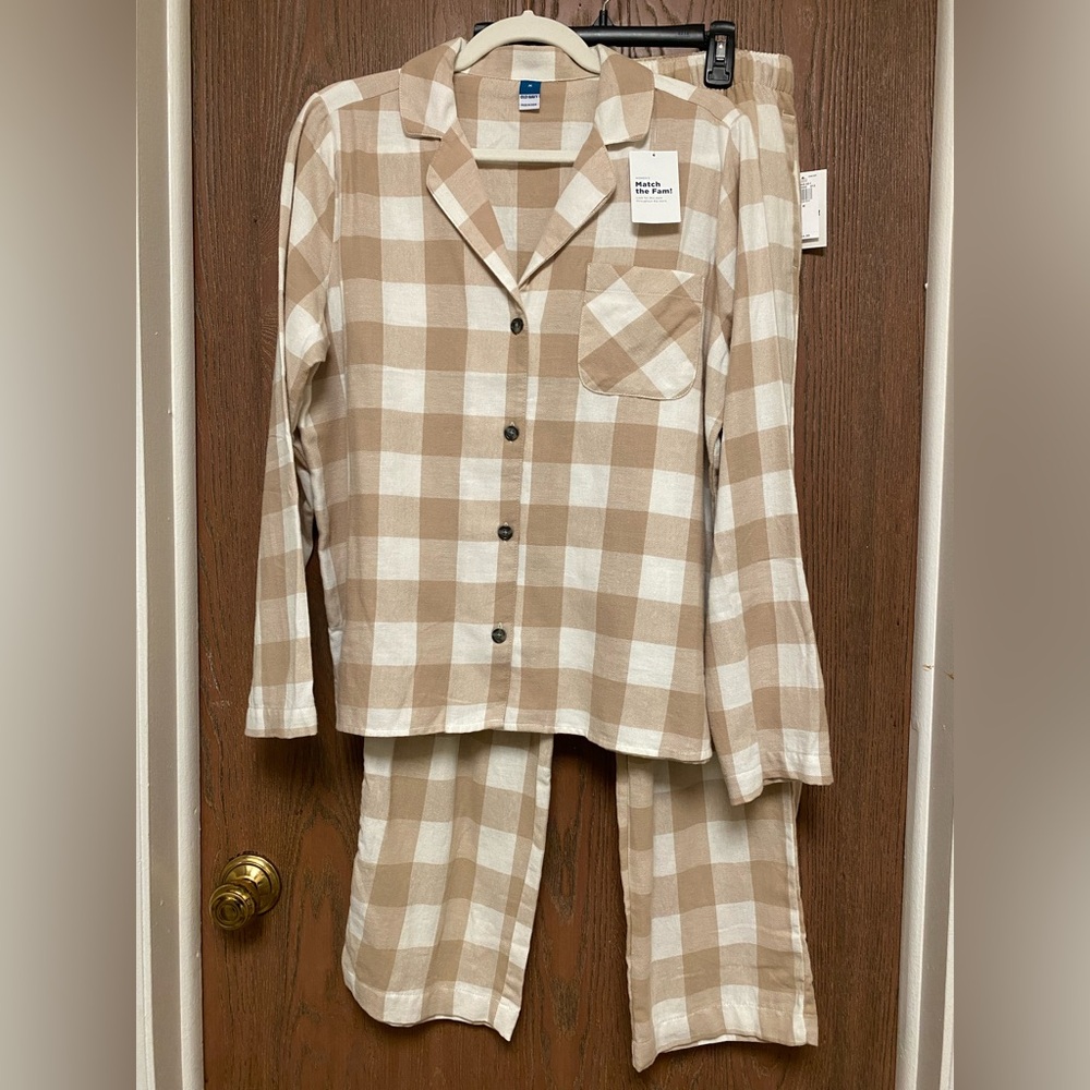 Old Navy Women’s Plaid Pajama Set